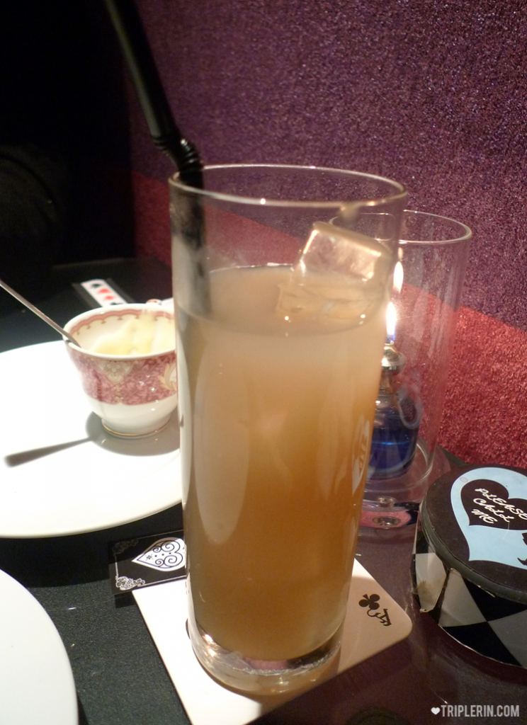 Dunno why the peach nectar I ordered the first time so ugly! No theme one! Boo hoo. Also no mood to position it and take photo. Only saving grace is that it was delicious.